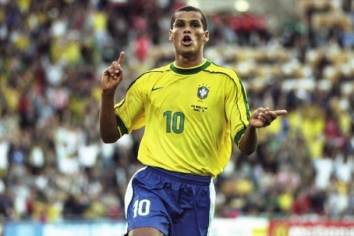 连接攻守两 连接攻守两